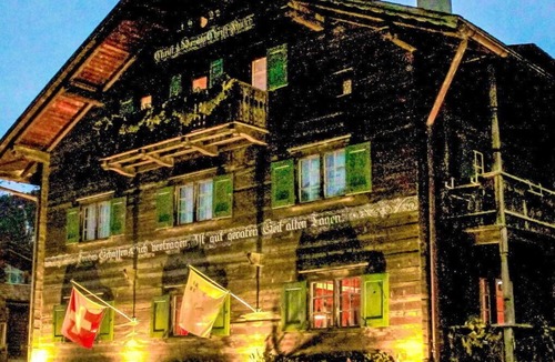 Klosters Platz Apartment | Nice apartment for 7 people with WIFI, TV, balcony, pets allowed and panoramic view