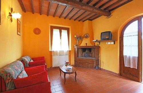Montaione Villa | Nice apartment in villa with pool, WIFI, TV, pets allowed and parking, close to San Gimignano