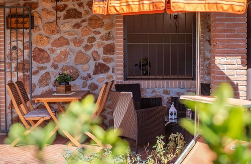 La Pesta House | Nice apartment in villa for 4 guests with WIFI, A/C, TV, terrace and pets allowed