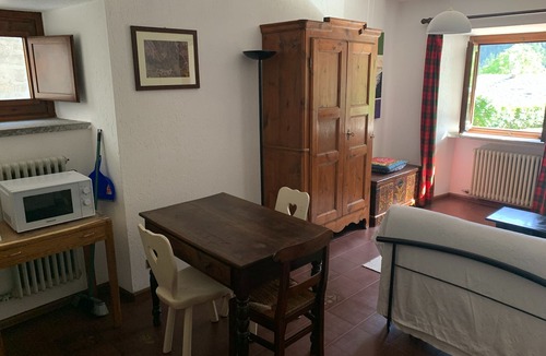 Pallusieux Apartment | Open space/studio with garden in traditional farm house