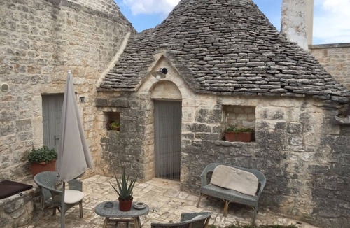 Locorotondo House | Original trullo on top of a hill