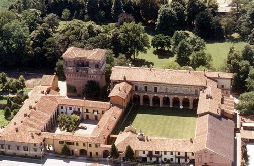 Torre Pallavicina House | Palazzo Barbò Comfortable holiday residence