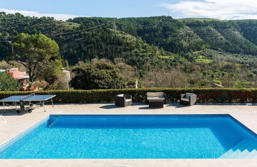 Ragusa Villa | Panoramic Villa with PRIVATE POOL and Modern Comforts in Ragusa Ibla