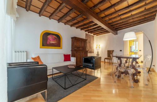 Rione VIII Sant'Eustachio Apartment | Pantheon View Apartment