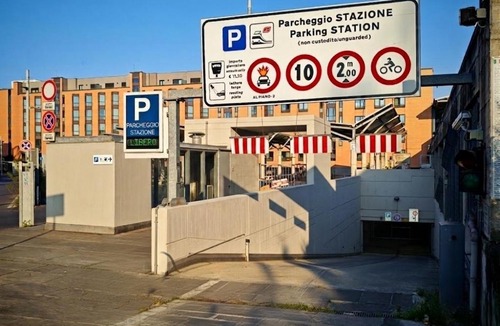 Parma City Centre Apartment | PARMA EXPRESS Traveller's Lodging front Station FS PARKING & Bicycle Storage