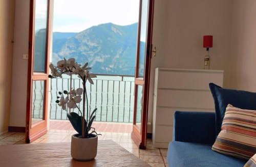 Marone Apartment | Peaceful Lakefront