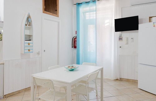 Trappeto Apartment | Perla Marina Ground Floor Apartment with Wi-Fi and Air Conditioning
