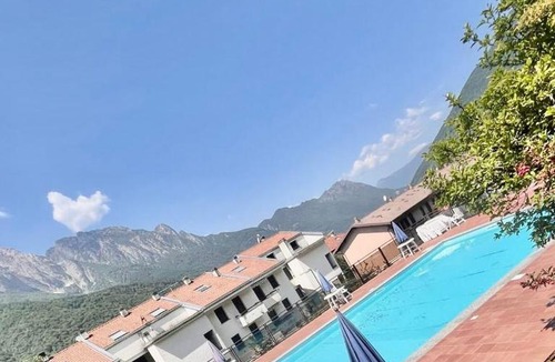 Introbio Apartment | Pool es now lake Como