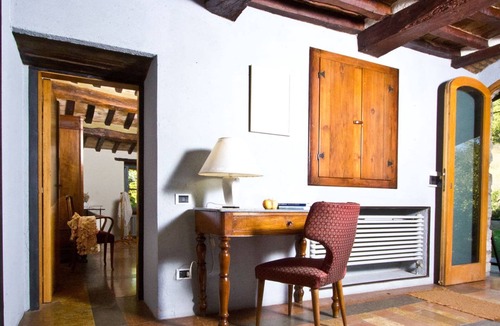 Acqualagna House | Pretty Holiday Home in Acqualagna with Swimming Pool