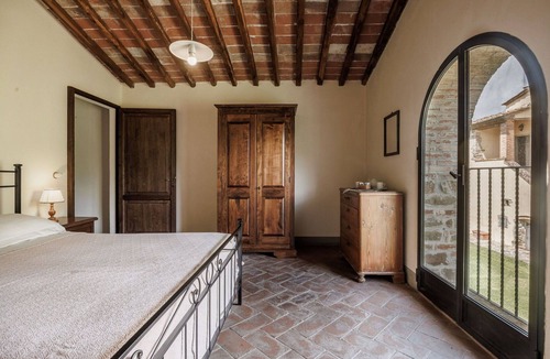 Pergine Valdarno Villa | Private Villa with private pool, WIFI, pets allowed, panoramic view, parking, close to Arezzo