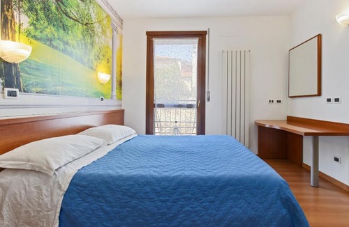 Favaro Veneto Apartment | Queen Home Luna