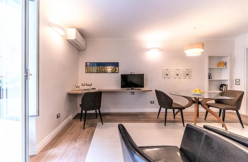 Chiaia Apartment | Real Chiaia