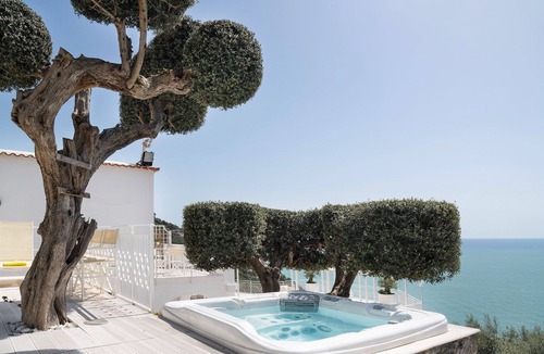 Marina del Cantone Villa | Relais Nike with sea view, pool and jacuzzi