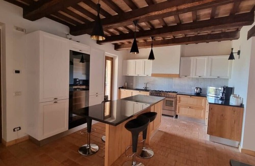 Castelraimondo Villa | Relaxing Villa with Large Garden