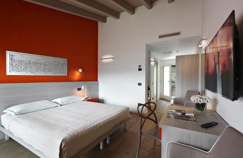 Maslianico Apartment | Residence Caffè Maya