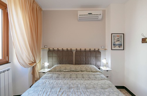 Corniglia House | Romantic Lemon Double Room