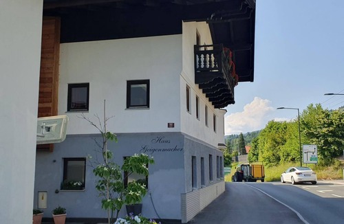 Hopfgarten Markt Apartment | Room 2: "Erker" - house violin maker