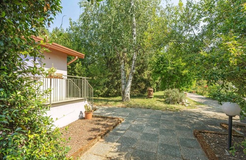 Sommacampagna Apartment | Room 'Camera 3' with Shared Garden, Wi-Fi and Air Conditioning