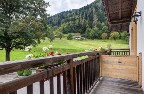 Caderzone Terme Apartment | Room 'Camera Quadrupla N 1' with Mountain View, Shared Garden and Wi-Fi