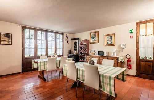 Fucecchio House | Room 'Camera Terra' with Shared Pool, Wi-Fi, and Air Conditioning