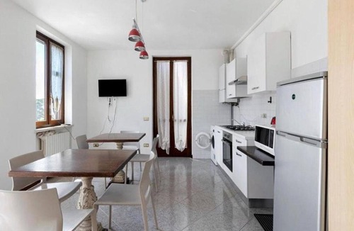 Mozzecane Apartment | Room 'Camera Tripla Con Balcone' with Shared Terrace, Wi-Fi and Air Conditioning