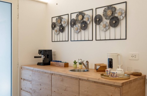 Copertino Apartment | Room 'Celine Dimora e Suite - Alida' with Shared Garden, Wi-Fi and Air Conditioning