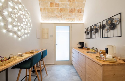 Copertino Apartment | Room 'Celine Dimora e Suite' with Jacuzzi, Sky TV, Wi-Fi, and Air Conditioning