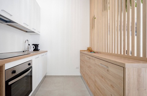 Conversano Apartment | Room 'Estro' with Shared Terrace, Wi-Fi and Air Conditioning