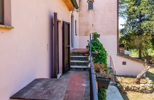Gavorrano Apartment | Room 'Ghianda' with Shared Garden, Balcony and Wi-Fi