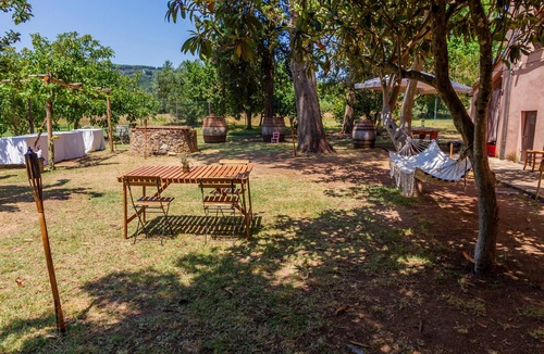 Gavorrano Apartment | Room 'Ghianda' with Shared Garden, Balcony and Wi-Fi