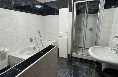 Potenza House | Room & Parking