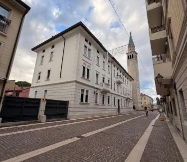 Monfalcone Apartment | Rose e Frutta - Silver Moon