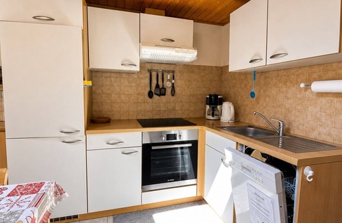 Sankt Leonhard im Pitztal Apartment | Rustic Pitztal alpine house by the stream with large balcony and garage