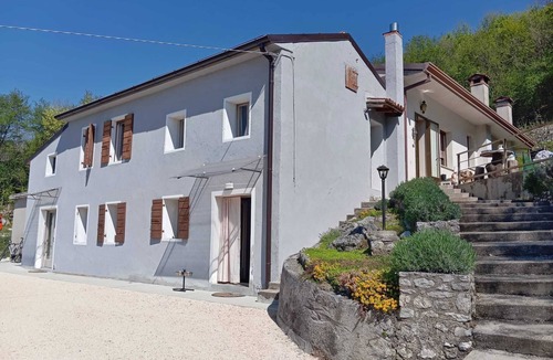 Sarmede House | Rustic forest house on the hill between fig trees