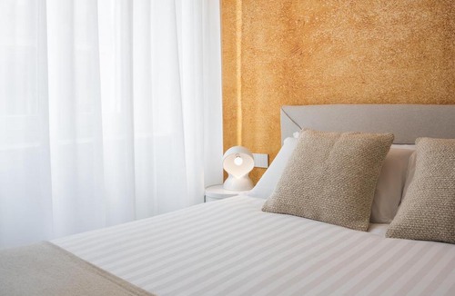 Tricolore Apartment | San Babila Design Apartment R&R