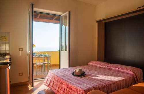 Succhivo Apartment | Sea view 4 beds with hot pool, whirlpool, turkish bath and parking