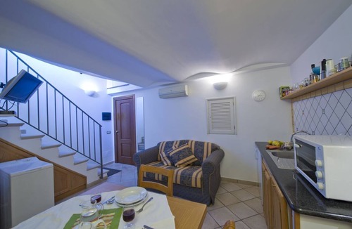 Arienzo Apartment | Sebastien Balcony central Positano
