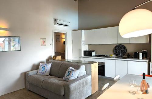 Sandra Apartment | SG Family - Abbey Home