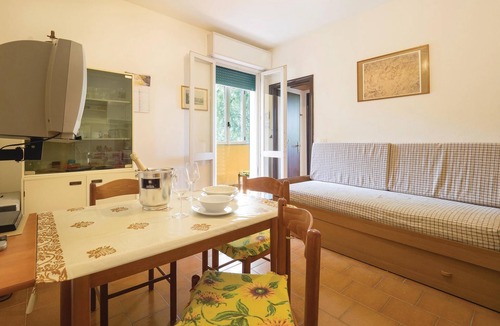 Porto Garibaldi Apartment | Simple and practical apartment in a property with elevator in the center of Porto Garibaldi.