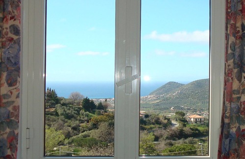 Perdifumo Apartment | Small, fine apartment with panoramic sea views in a tranquil green location