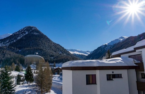 Davos-Dorf Apartment | Spacious studio for 1-3 people. with balcony, swimming pool and sauna, Davos-Dorf