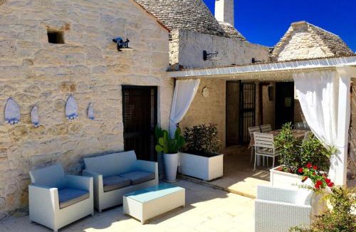 Alberobello Villa | Spacious villa with pool in Bari 100 m² - Lush garden