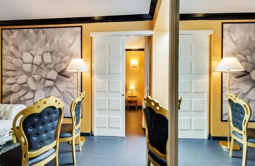 Rione III Colonna Apartment | Spanish Steps Boutique Gold Apartment
