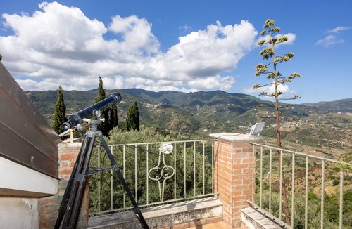 Patti Apartment | 'Stromboli' Room with Shared Terrace, Communal Garden and Air Conditioning