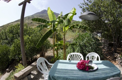 San Vincenzo House | Stromboli, the home between sea and volcano