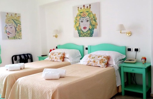 San Vincenzo Hotel | Stromboli Trekking Accommodation - Room and Excursion for 2 included