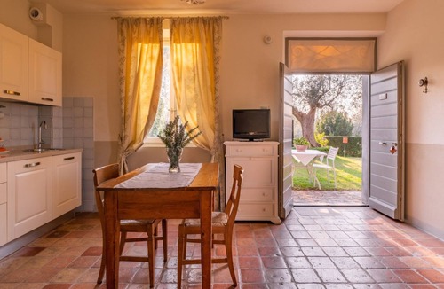 Santa Veneranda Apartment | Studio-Apartment mit Sommerpool, Garten und Aussicht by Interhome