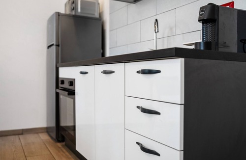 Delebio Apartment | Studio Apartment 'Monolocale Red' with Wi-Fi and Air Conditioning