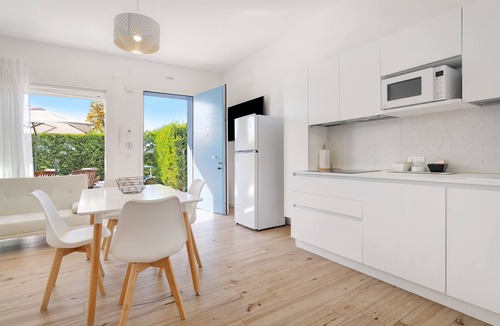 Lido di Jesolo Apartment | Studio Apartment 'Open Space 2' with Shared Garden, Wi-Fi and Air Conditioning