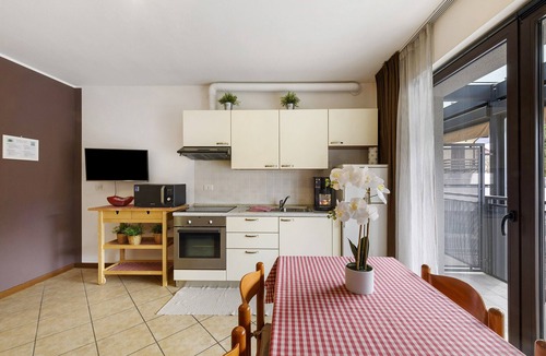 Cremeno Apartment | Studio 'Como's Lake Mountains Beb' with Mountain View, Private Terrace & Wi-Fi